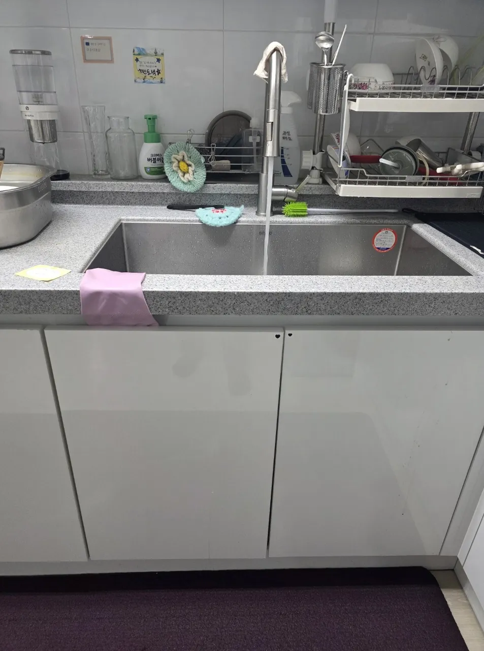 수원시 싱크대막힘 현장 배관 상태를 확인하는 작업 사진