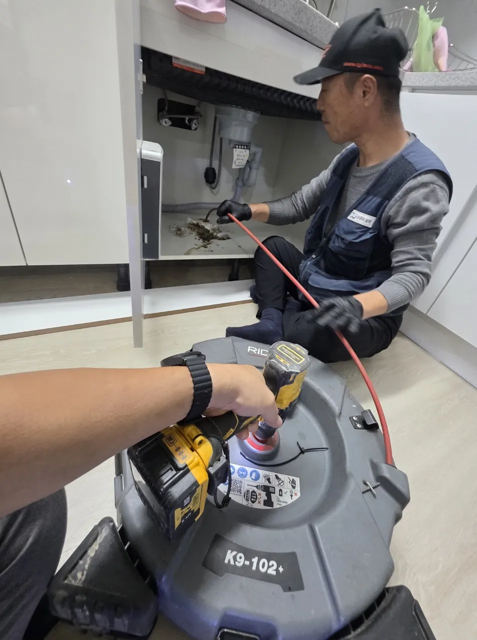 도봉구 싱크대막힘 배수·배관 문제 원인을 점검하는 실제 작업 사진